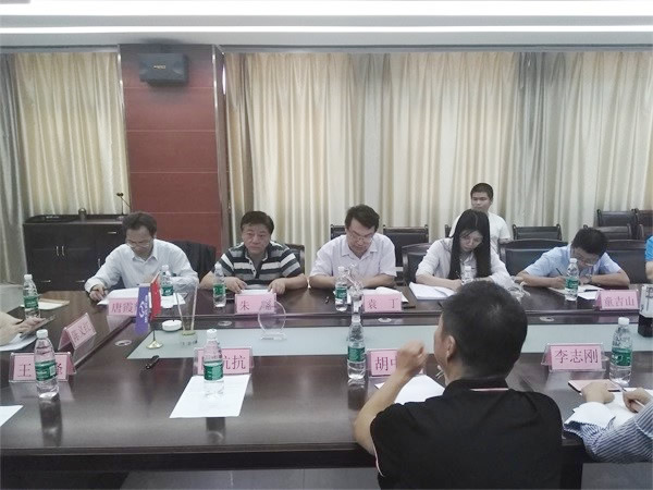 新特光电举办激光产业调研座谈会