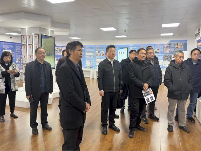 新特光电董事长陈义红出席武汉市侨联特聘专家委员会年会